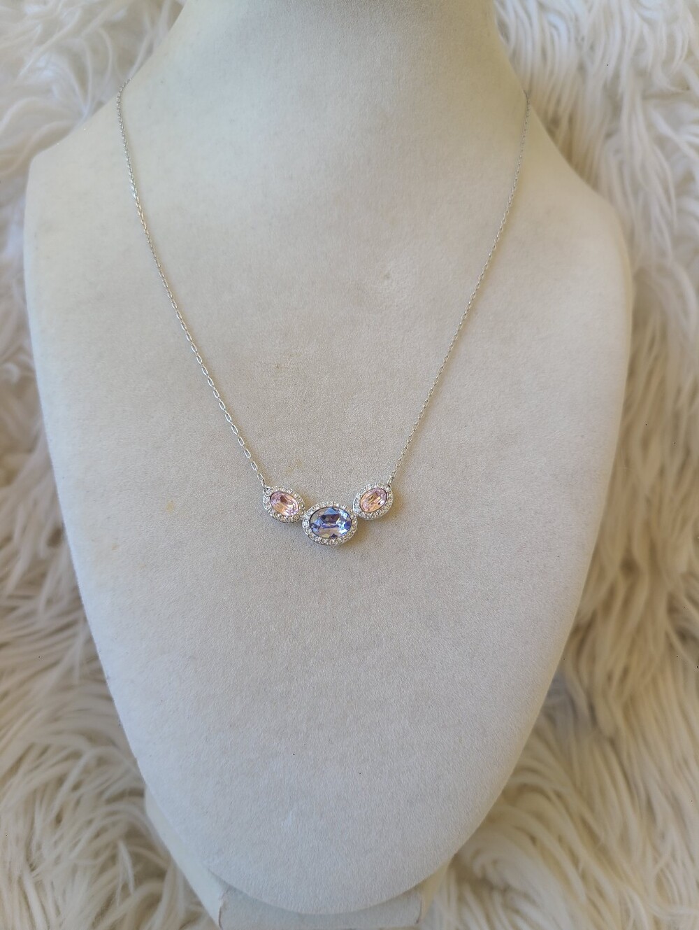 Swarovski Christie Oval Crystal Pendant Necklace 5141926- Excellent Condition